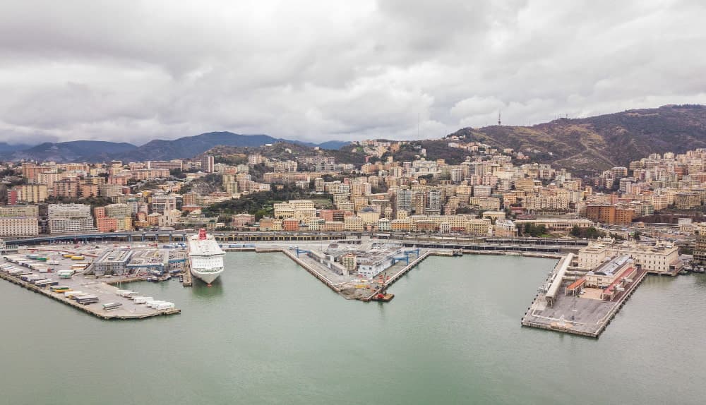 Flygfoto över hamnen i Genua
